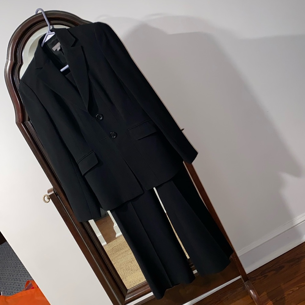 Ann Taylor 2 piece pant suit in 2P